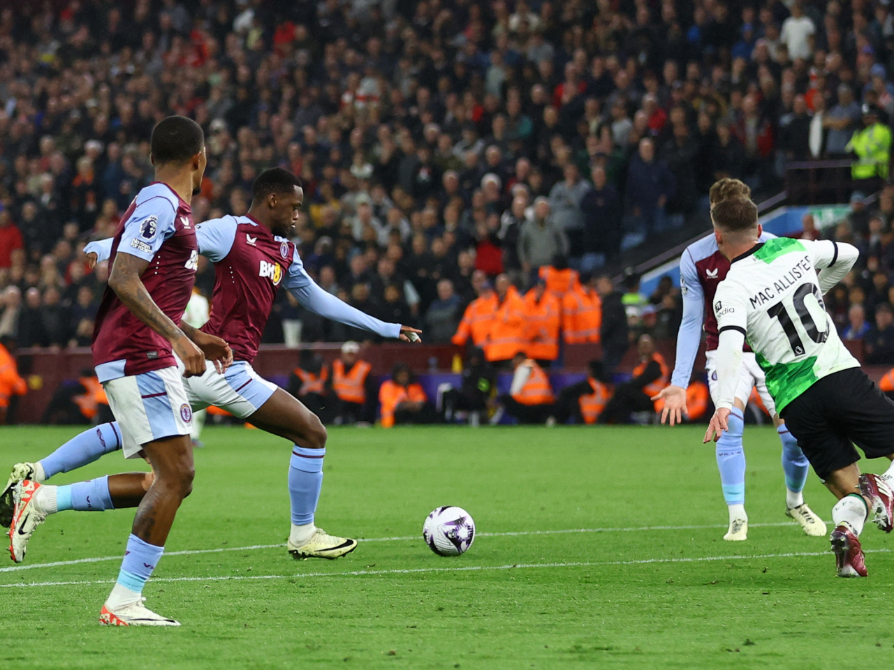 Aston Villa - Liverpool: Màn rượt đuổi tỷ số hấp dẫn trên sân Villa Park